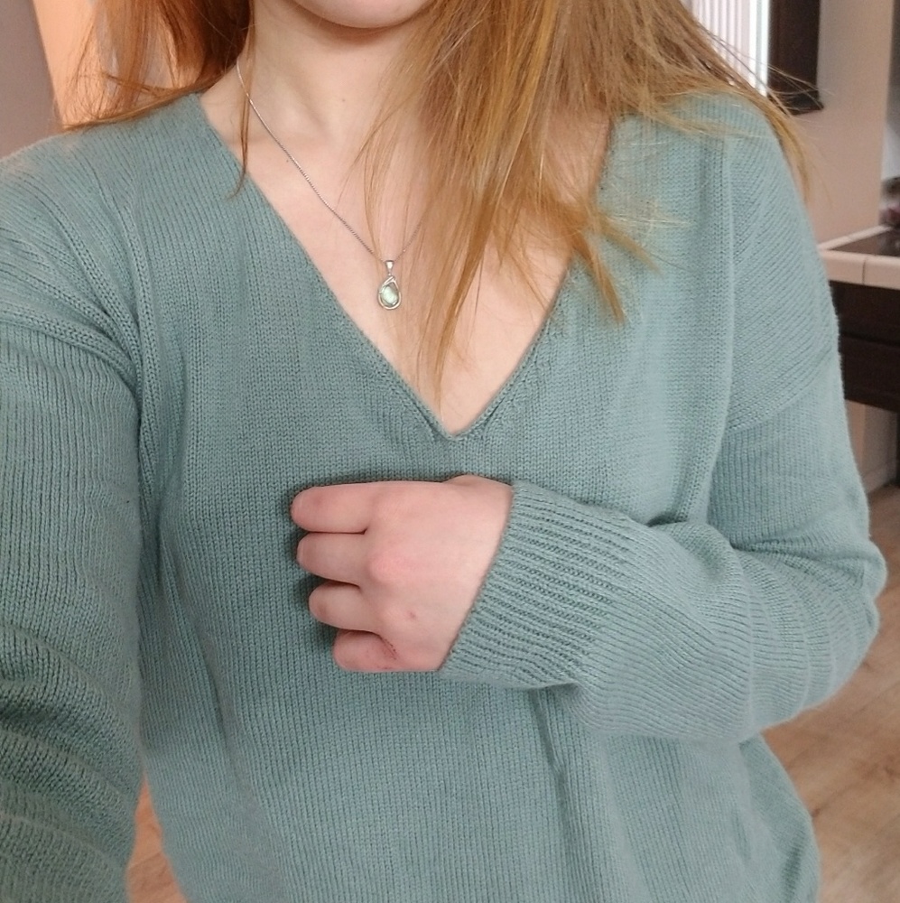 EXPRESS Jade Slash Back Pullover - Picture 4 of 7